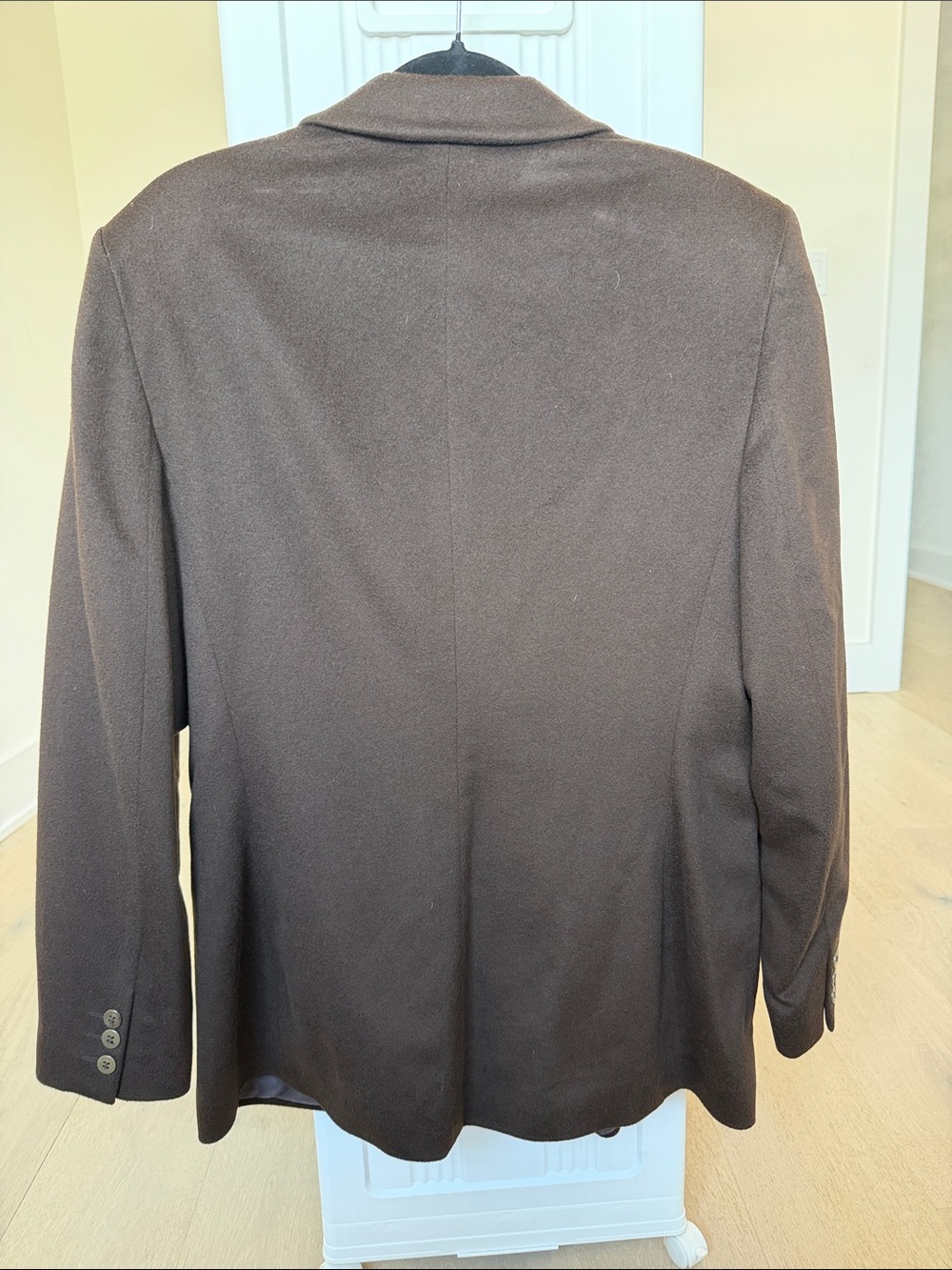Giorgio Armani Cashmere Chocolate Brown Single-Button Blazer - Picture 2 of 3